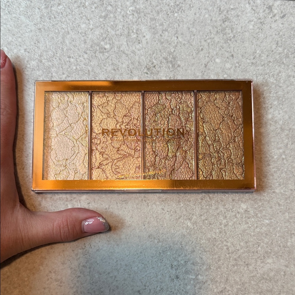 Revolution Vintage Lace Intense Metallic Cream-Powder Highlighter